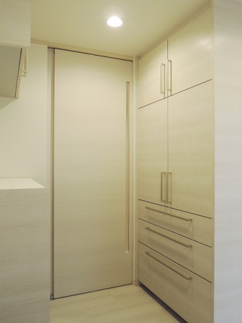 リビングを可動式の間仕切りで明るく広い空間に リビングを可動式の間仕切りで明るく広い空間に